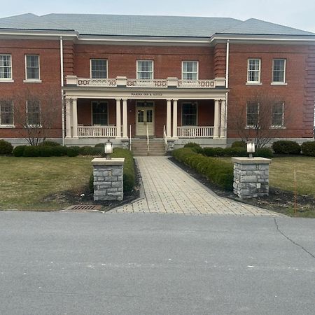 Sackets Harbor Harbor House Inn מראה חיצוני תמונה