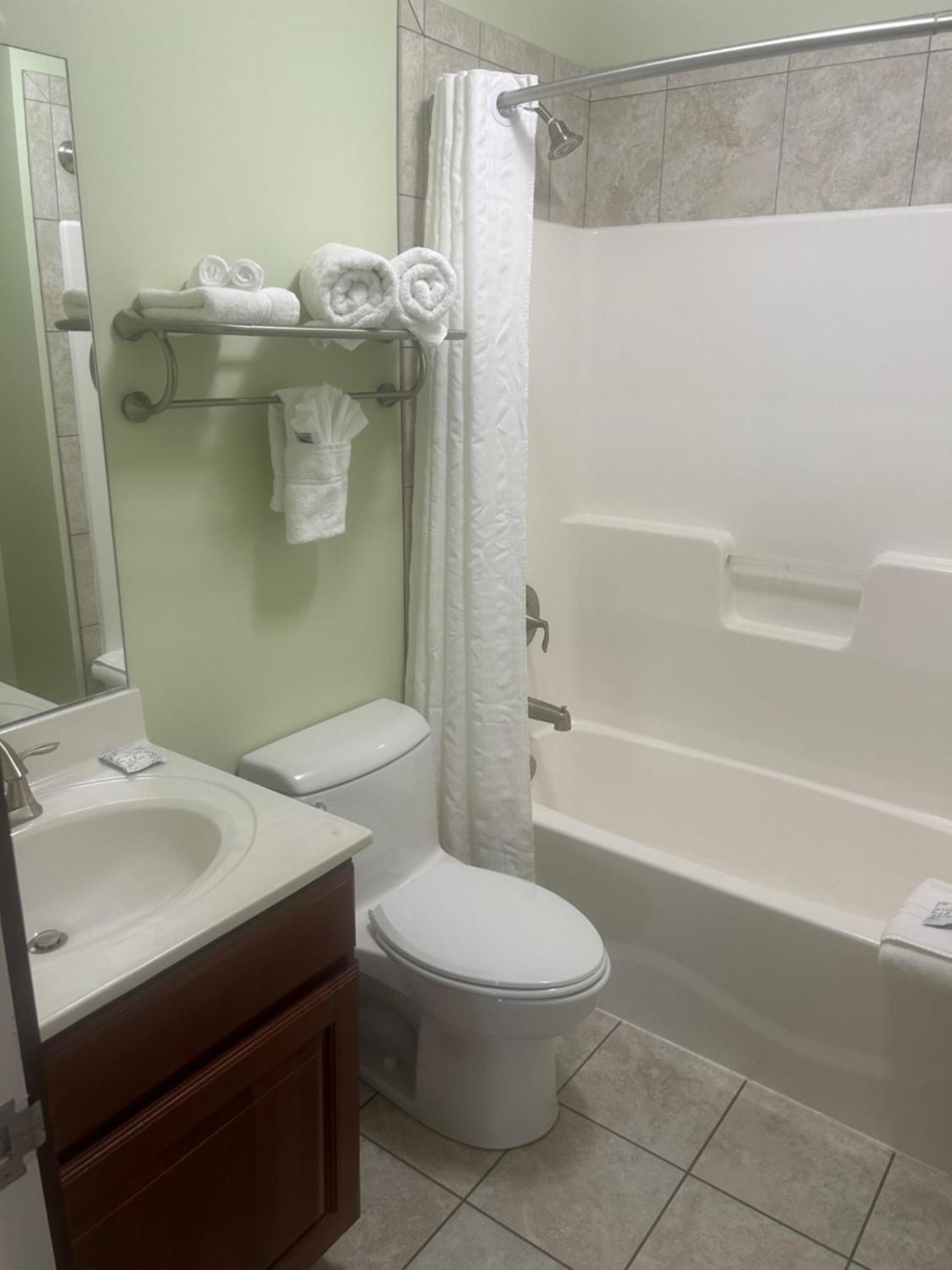 Sackets Harbor Harbor House Inn מראה חיצוני תמונה
