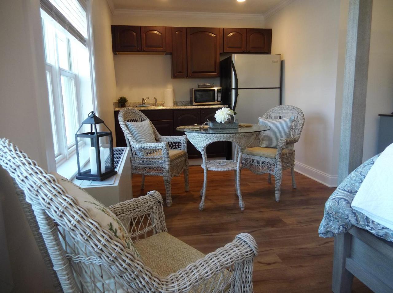 Sackets Harbor Harbor House Inn מראה חיצוני תמונה