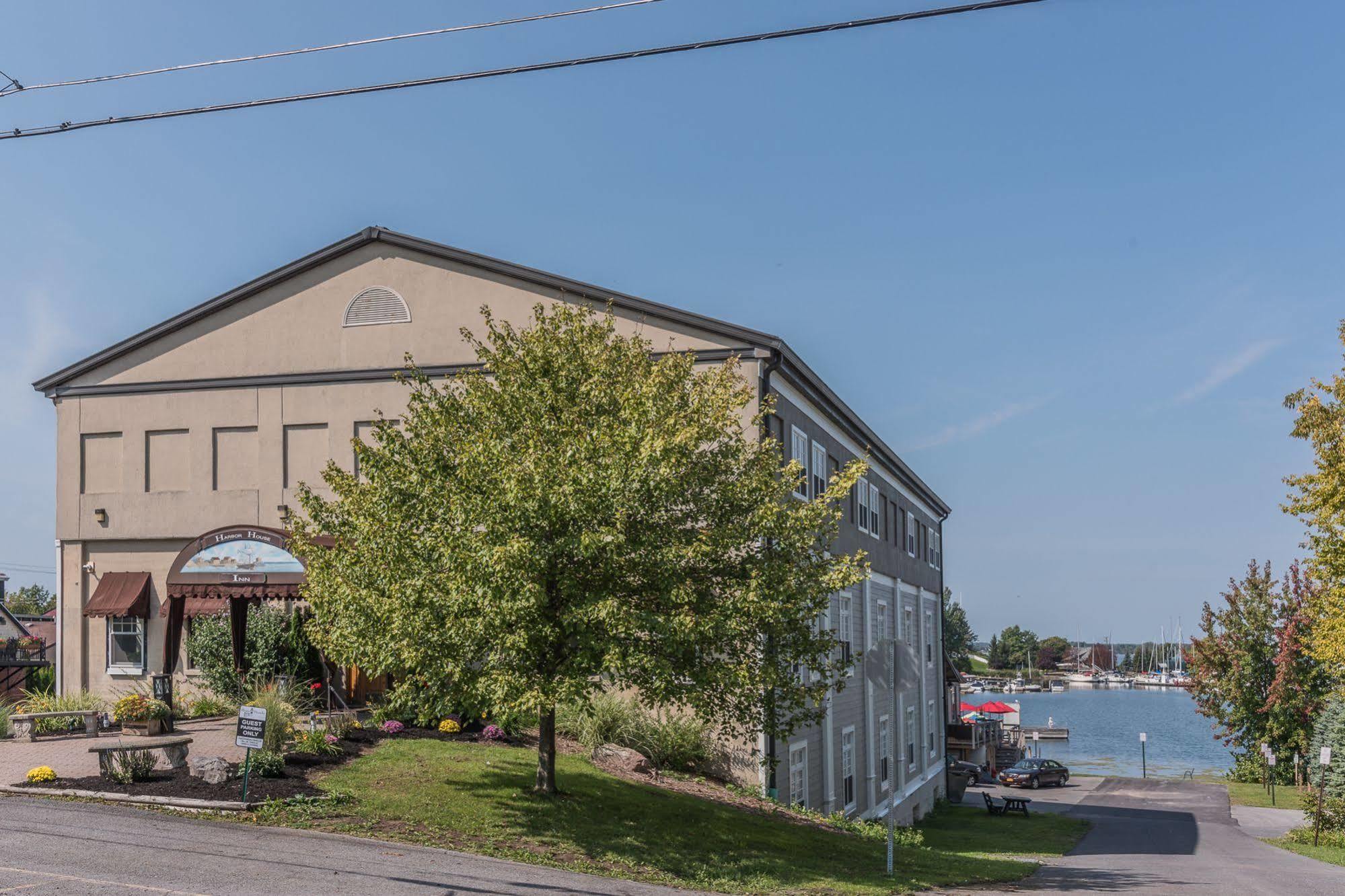 Sackets Harbor Harbor House Inn מראה חיצוני תמונה