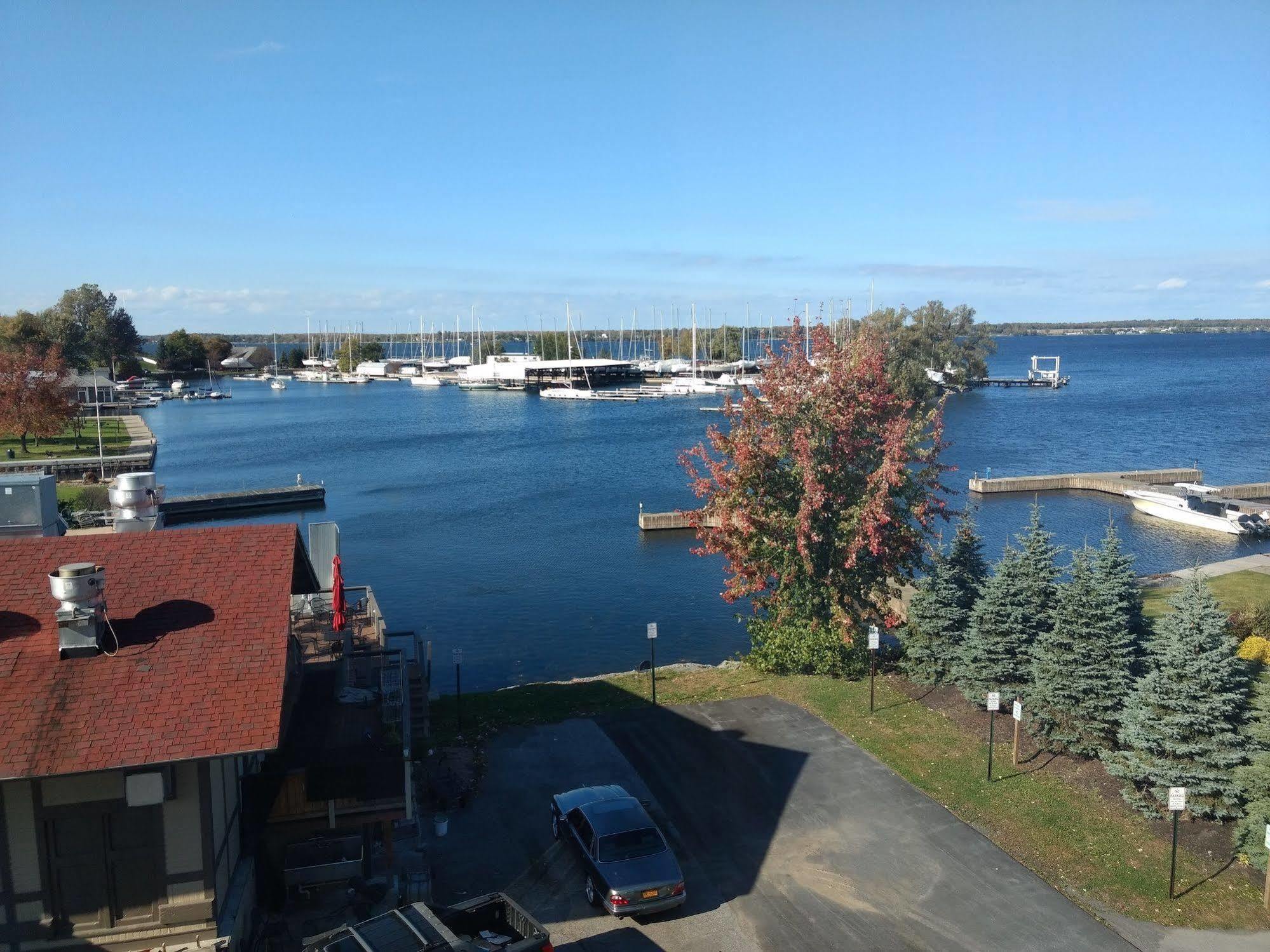 Sackets Harbor Harbor House Inn מראה חיצוני תמונה