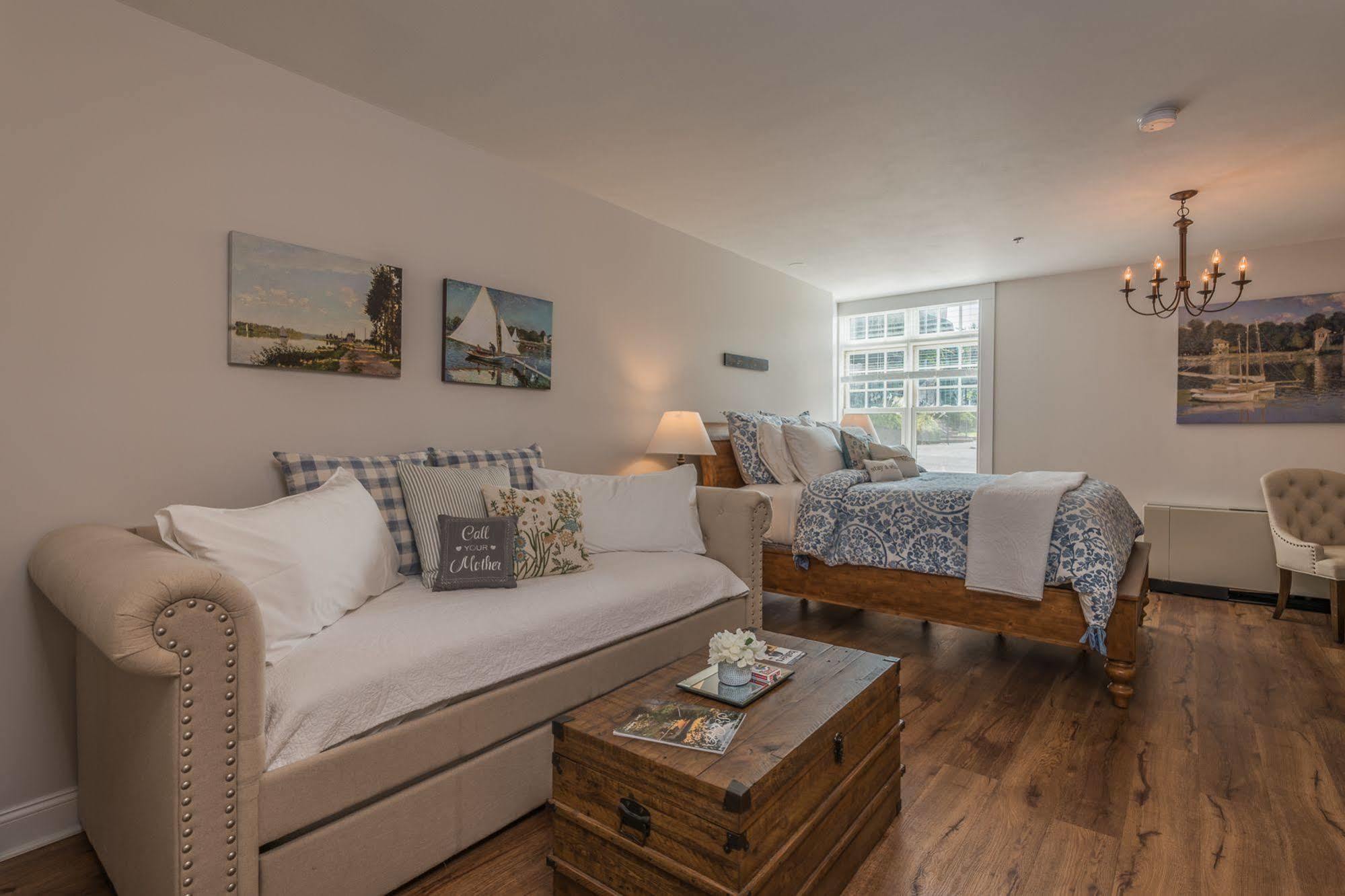 Sackets Harbor Harbor House Inn מראה חיצוני תמונה