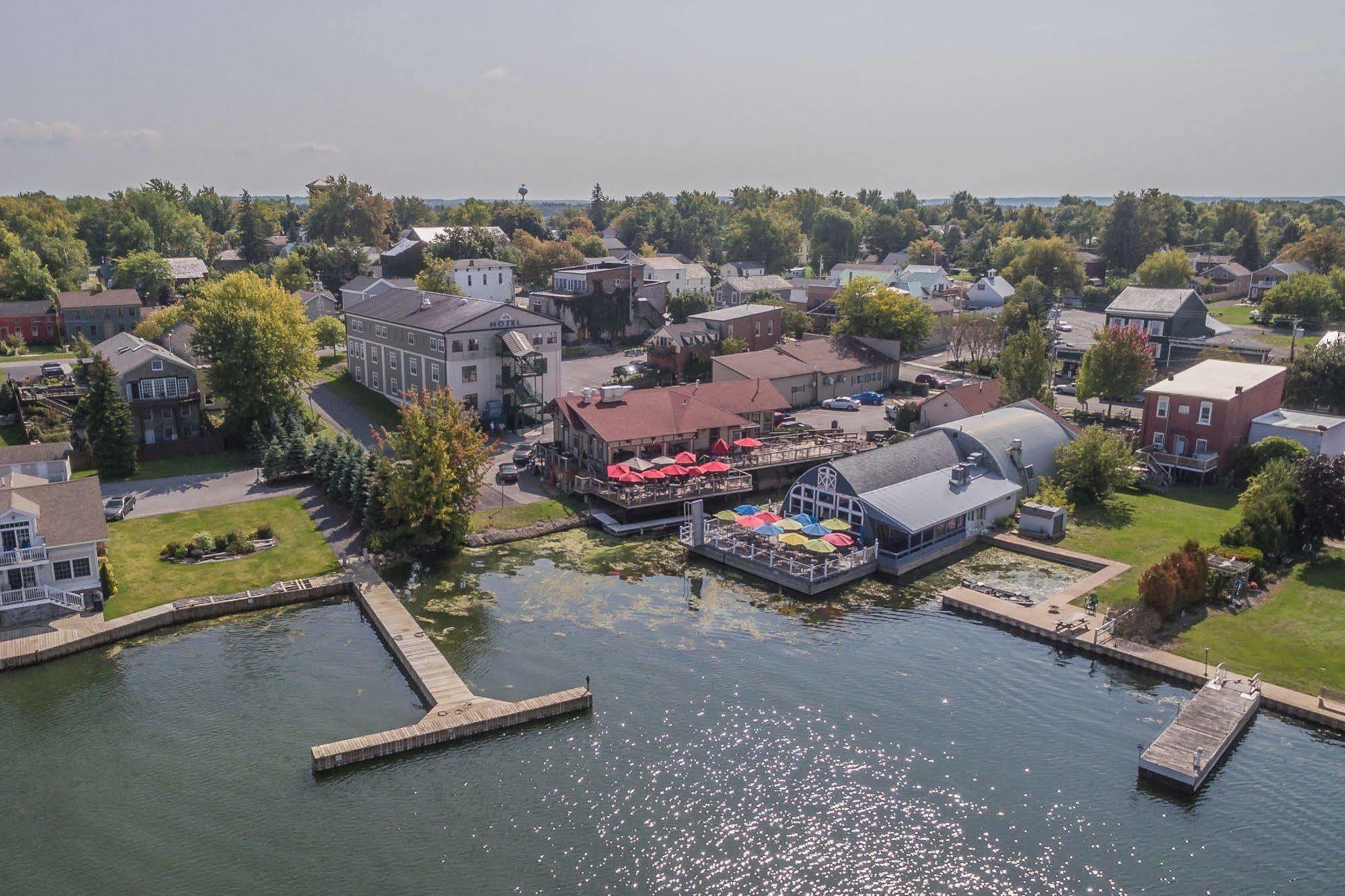 Sackets Harbor Harbor House Inn מראה חיצוני תמונה