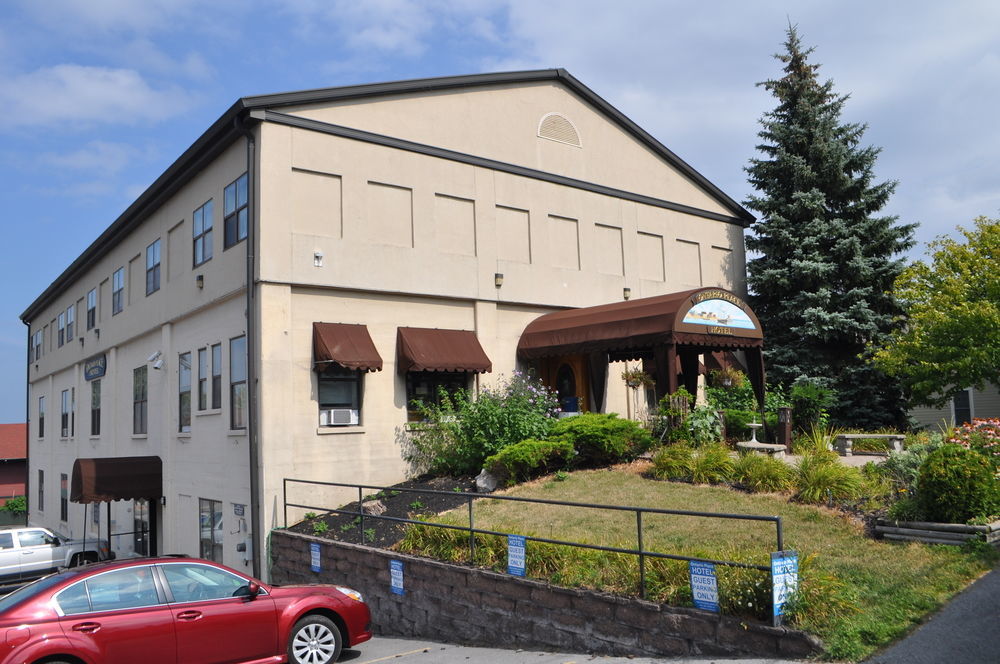 Sackets Harbor Harbor House Inn מראה חיצוני תמונה