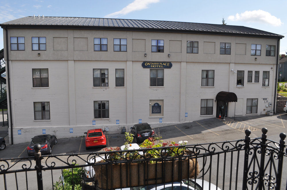 Sackets Harbor Harbor House Inn מראה חיצוני תמונה