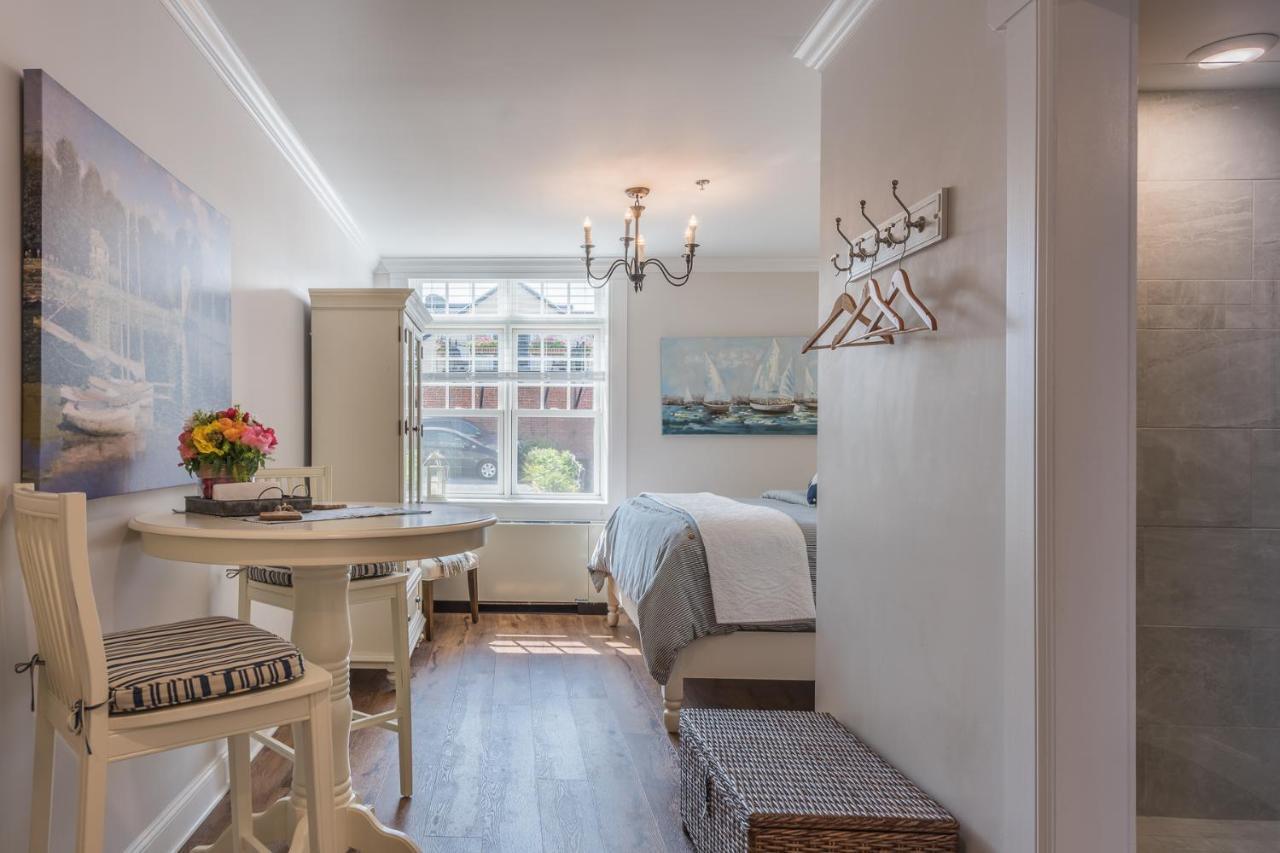 Sackets Harbor Harbor House Inn מראה חיצוני תמונה